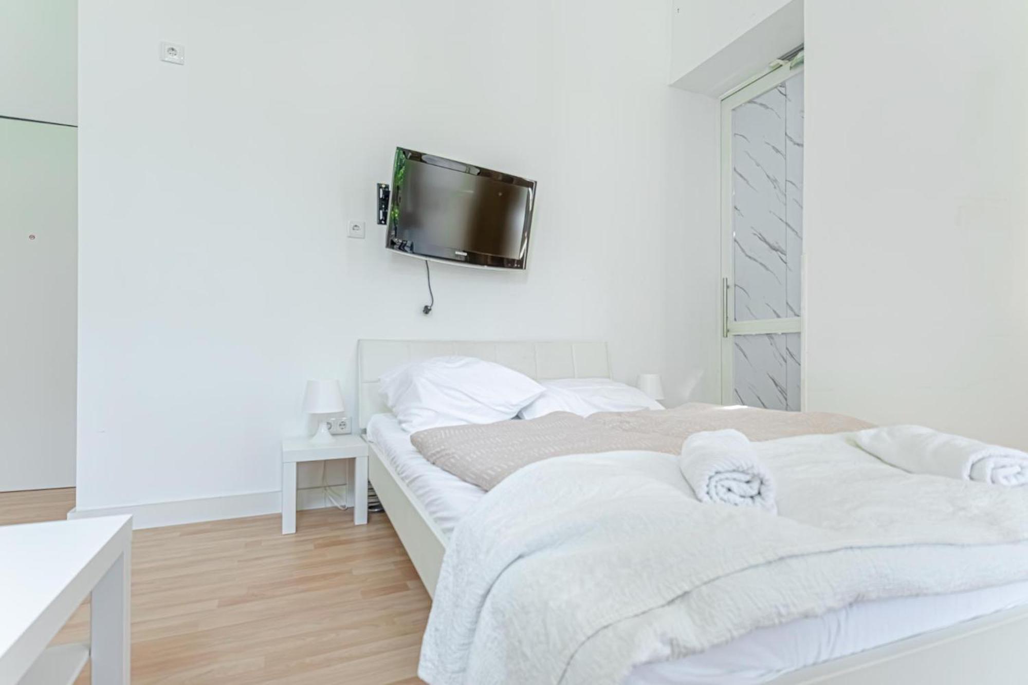 Loevly Shared 6Br With Garden Near Danube & Millenium City Viena Exterior foto