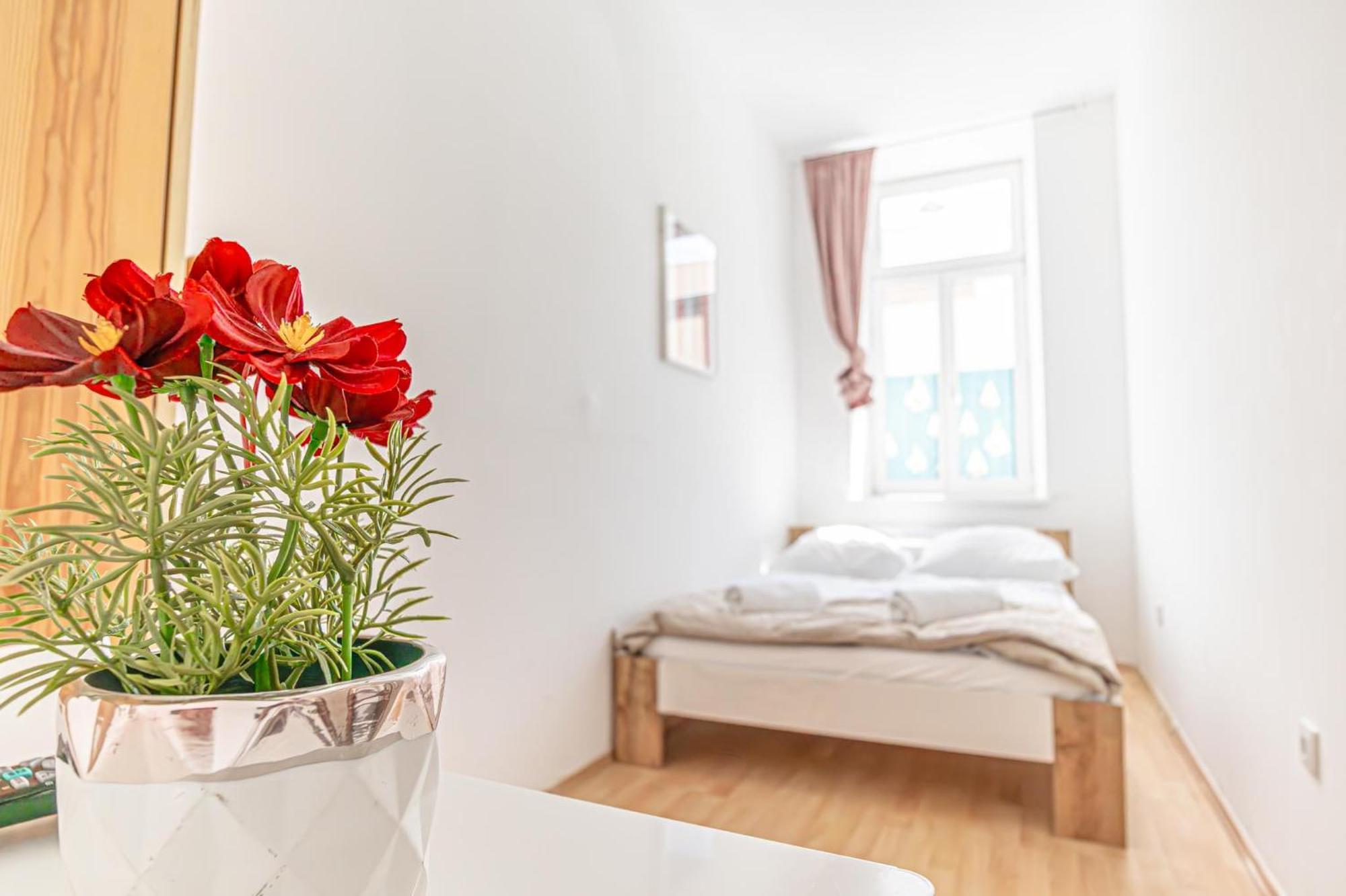 Loevly Shared 6Br With Garden Near Danube & Millenium City Viena Exterior foto