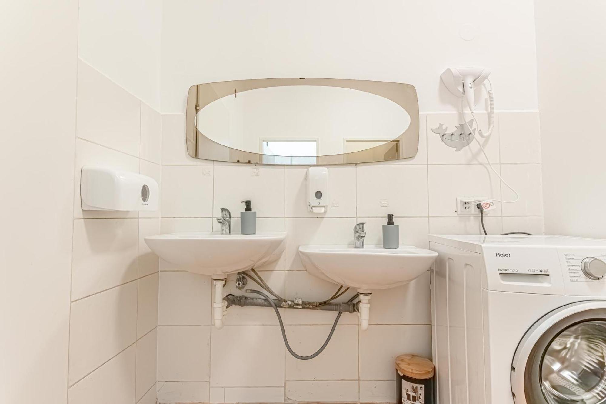 Loevly Shared 6Br With Garden Near Danube & Millenium City Viena Exterior foto